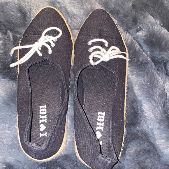 🔴Women’s Size 6.5 Canvas Shoe - Picture 2 of 4